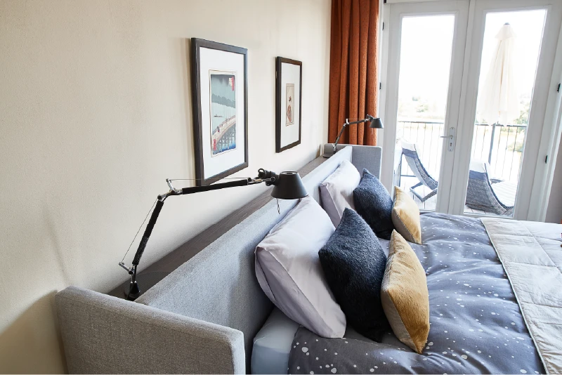 Hoofdpaneel met zijpanelen van Embrace