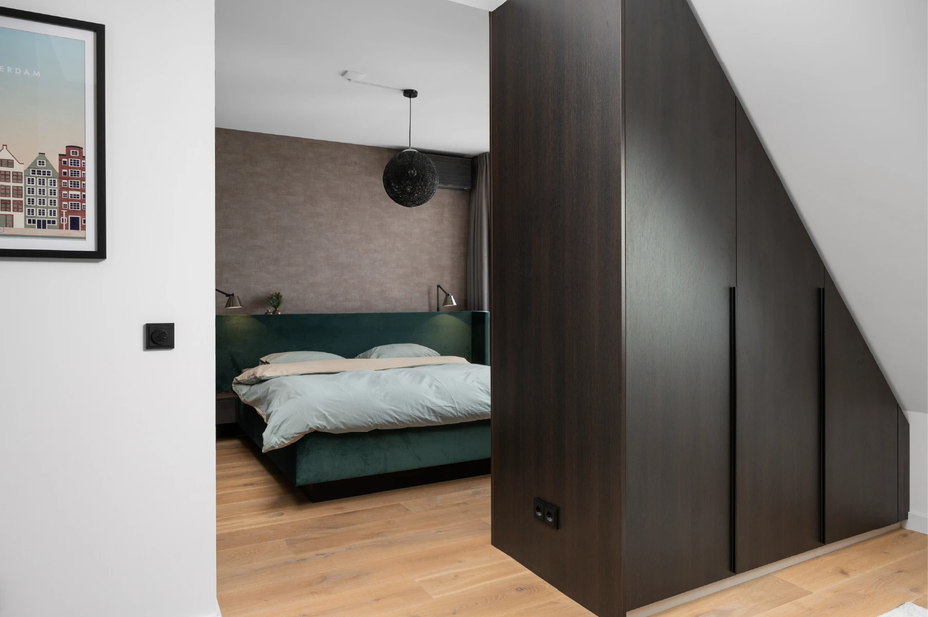 Design bed Embrace in hotel chique slaapkamer