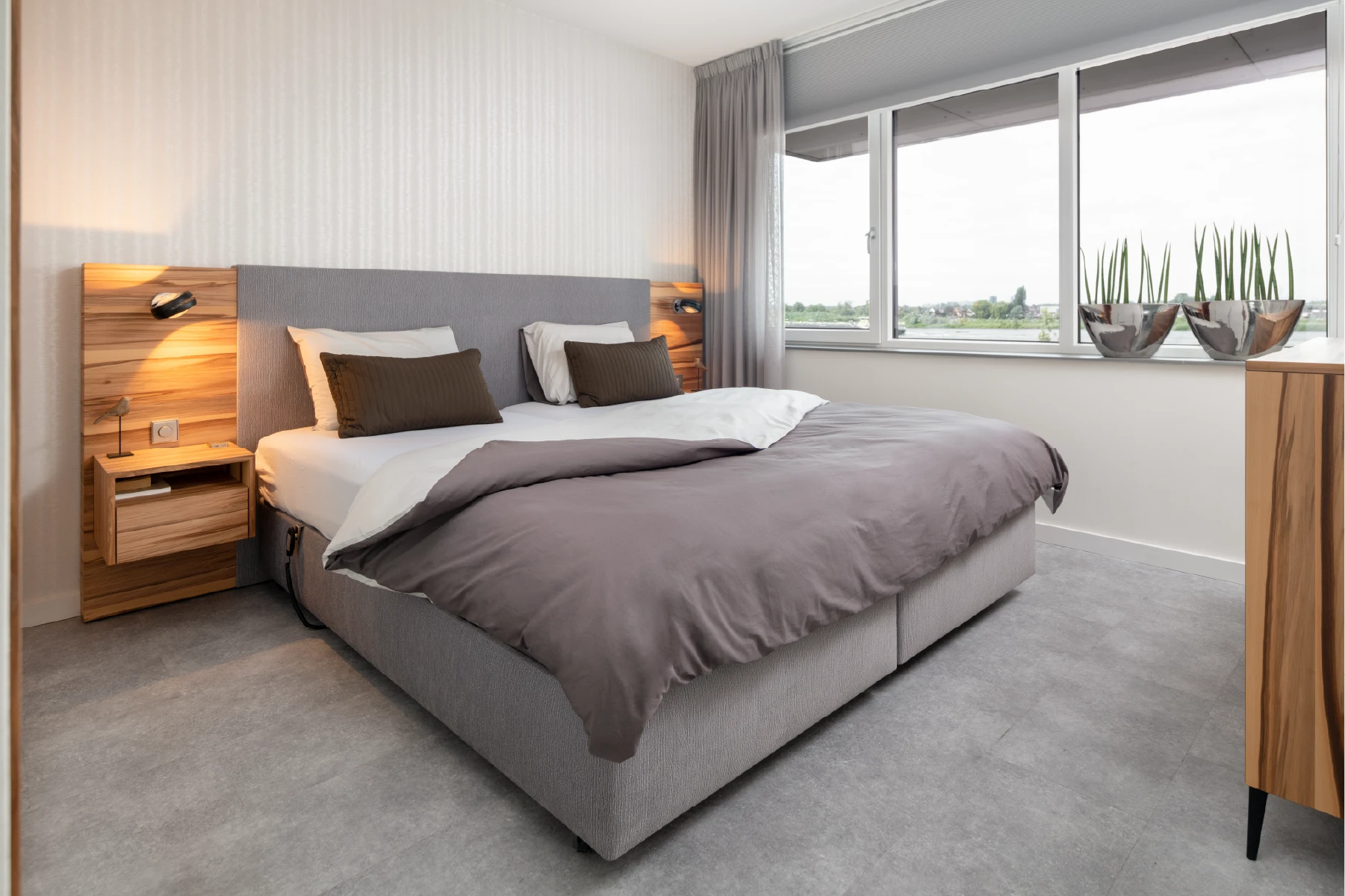 Beddesign Durante in Red Gum