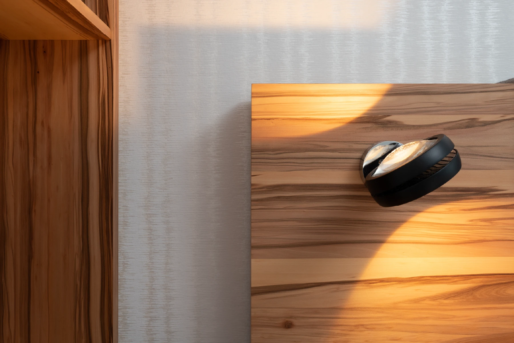 Bedlamp Nautilus op hoofdbord Durante