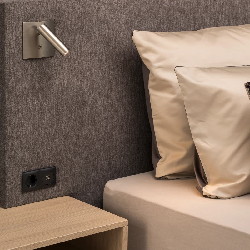 Bedlampen en stroompunten bij het hoofdpaneel