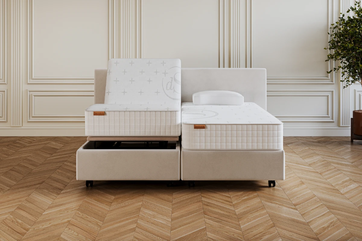 Per zijde verschillend uitvoerbaar deelbaar bed