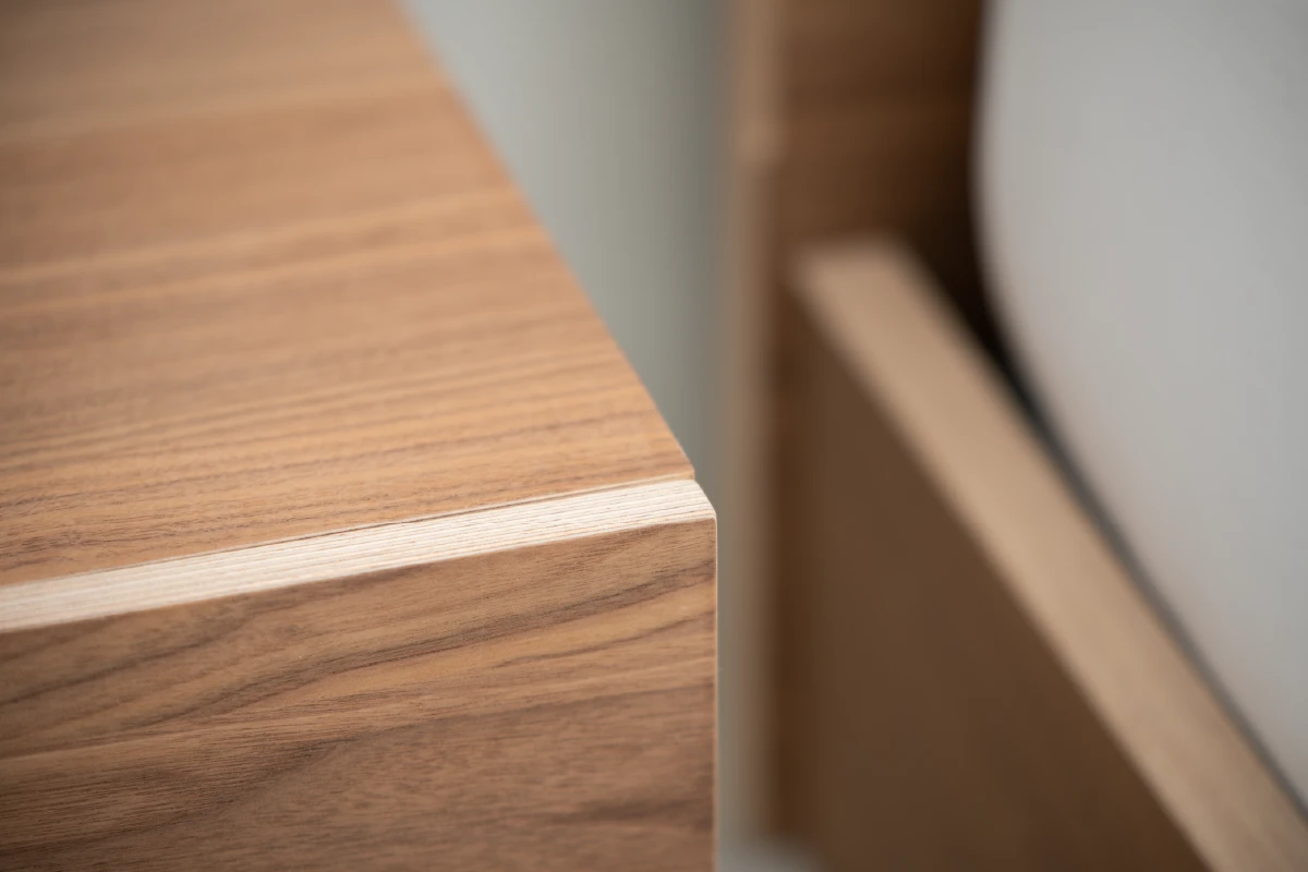 Bed van hout met nachtkastjes als geheel