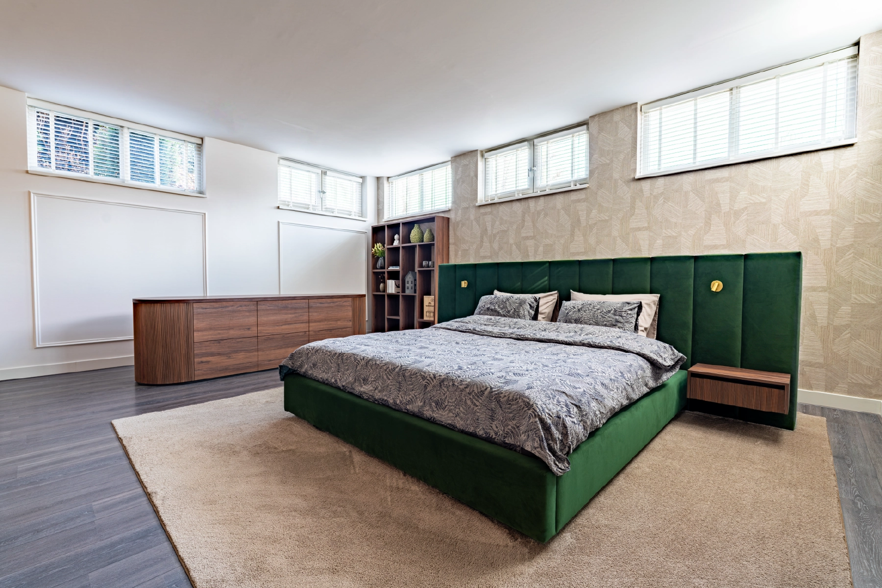 Design bed van De Suite in een stijlvolle slaapkamer