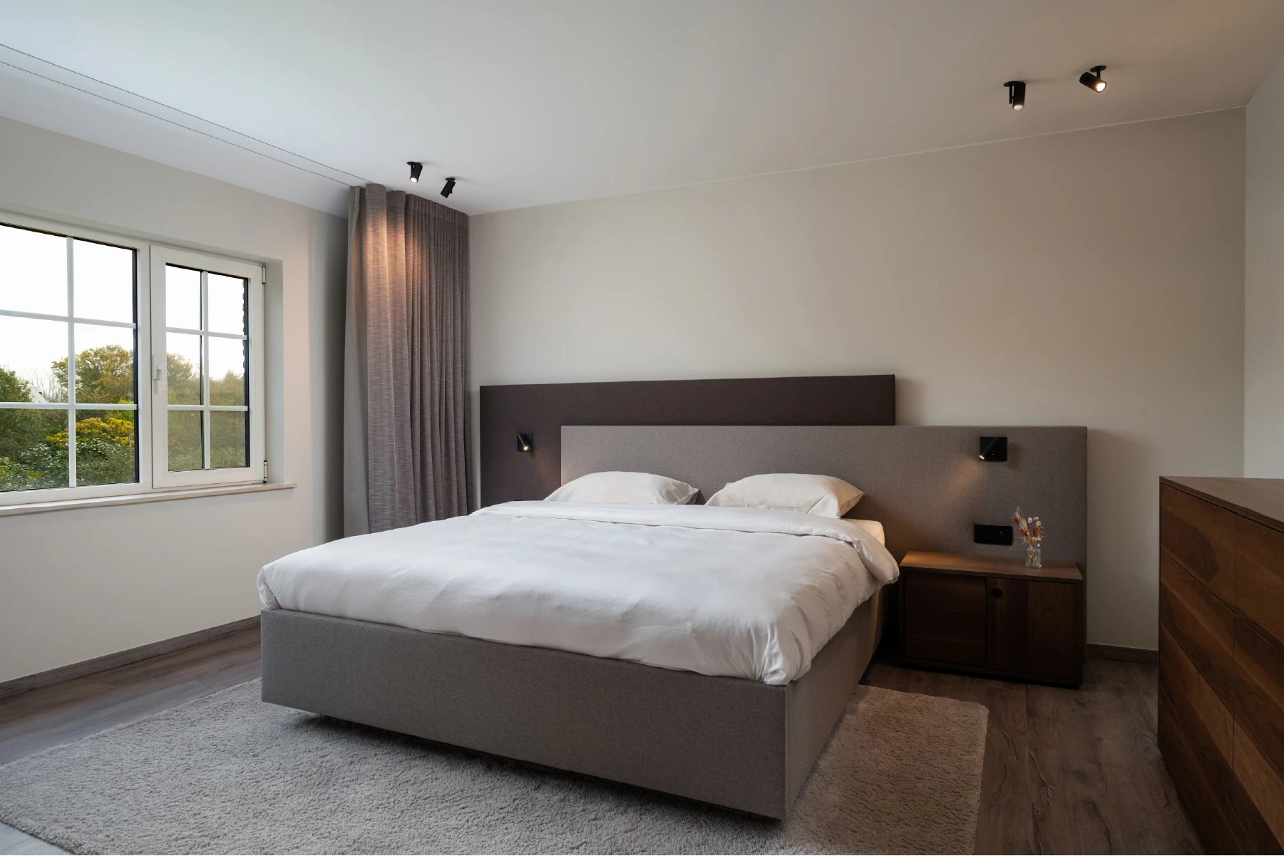 Duo Pezze designbed in moderne slaapkamer