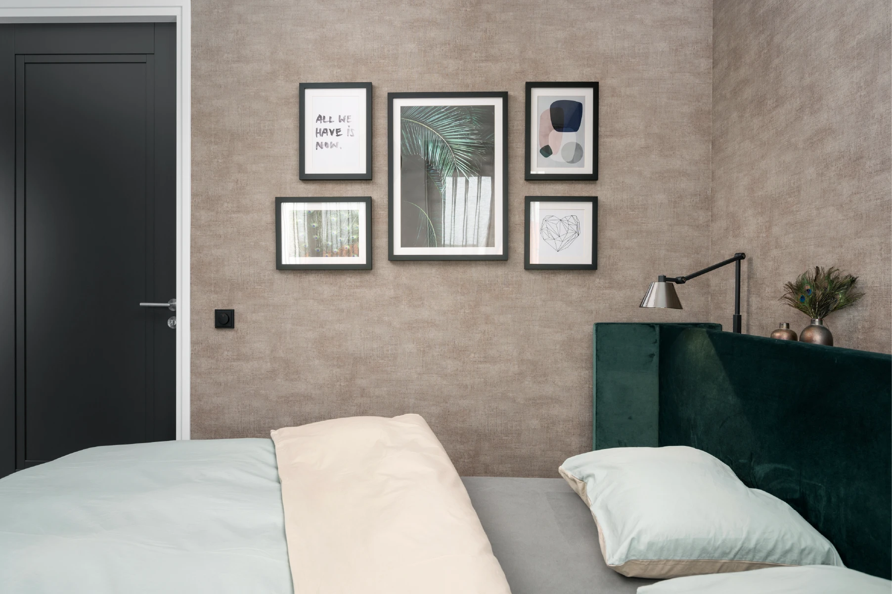 Zijaanzicht van design bed Embrace