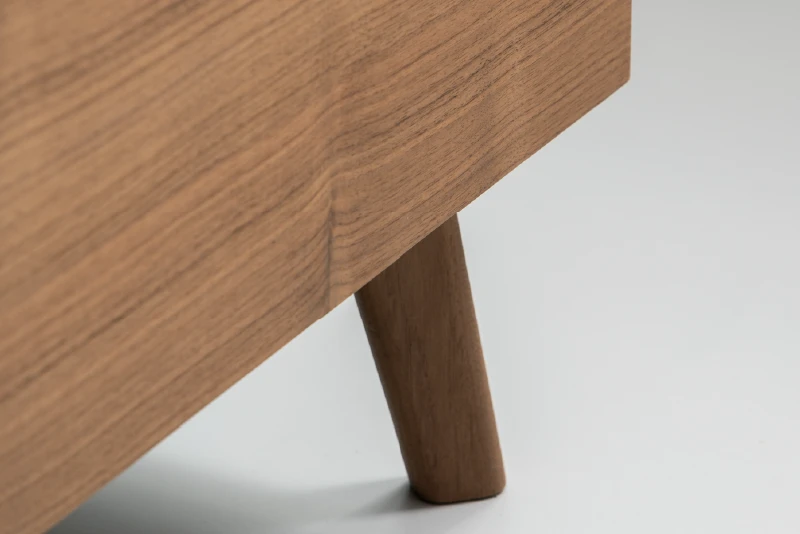 Detail van houten bedpoot