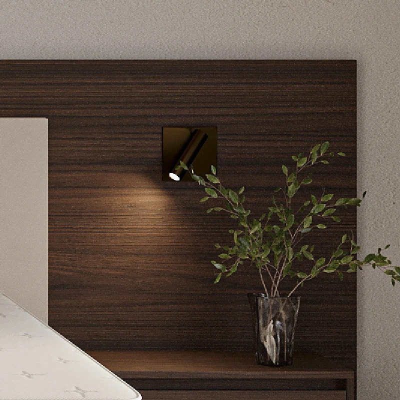 Ingebouwde bedlampen en stroompunten in het hoofdpaneel Duo Pezze