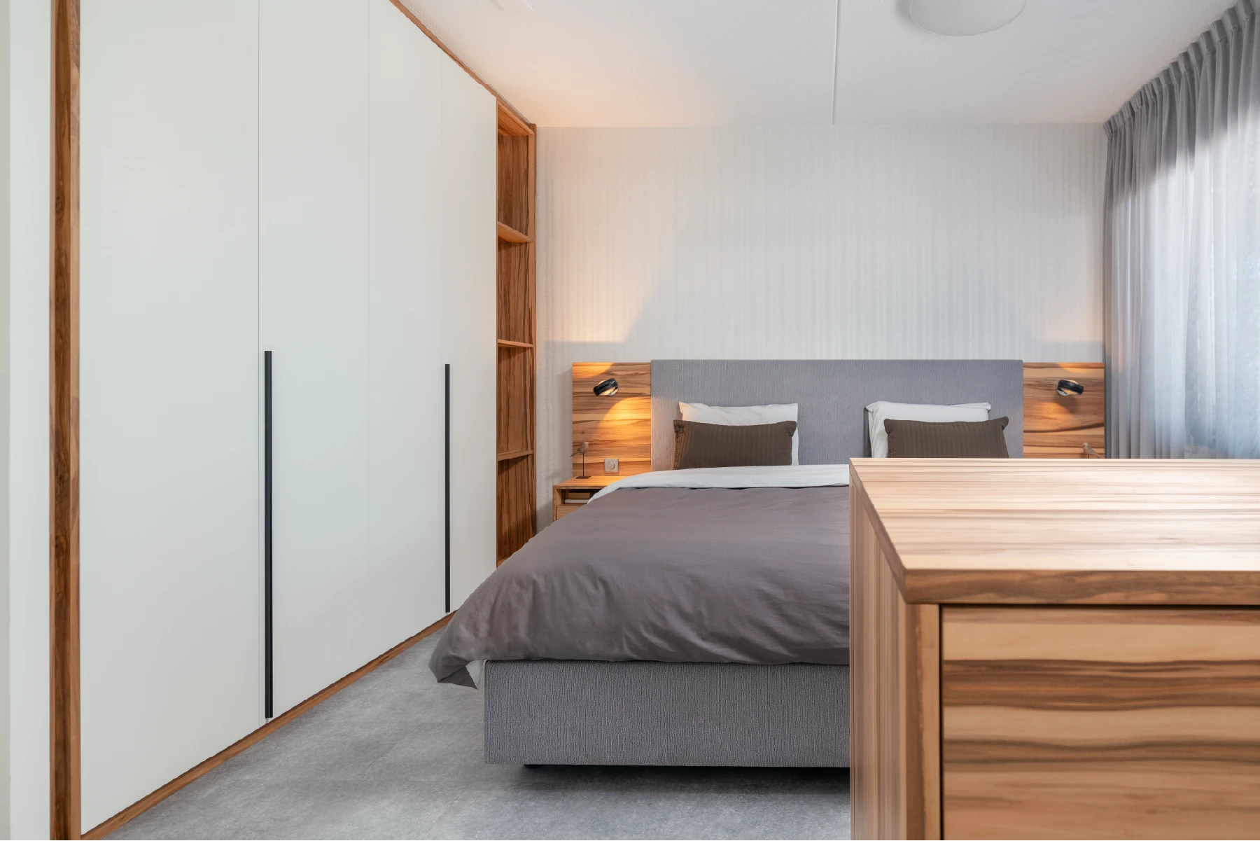 Durante bed met inbouwkast en tv-meubel