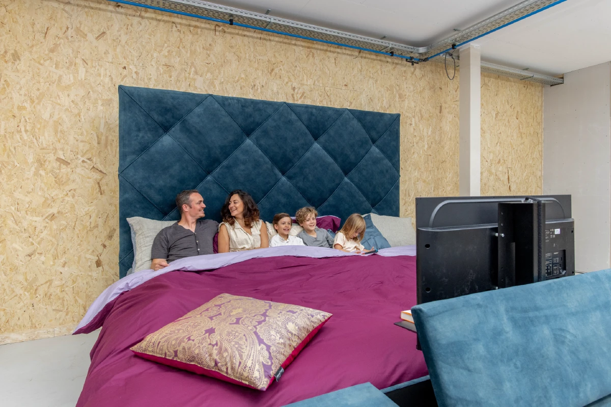 Extra breed familiebed van 280 cm breed