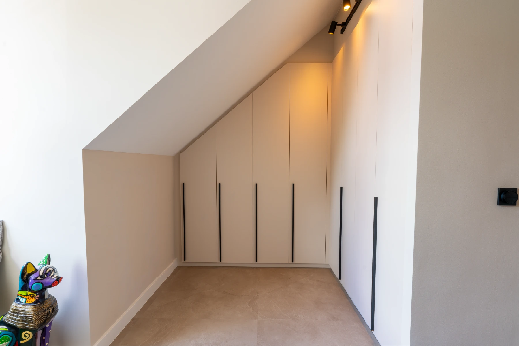 Hoekkast op maat in de zolderslaapkamer