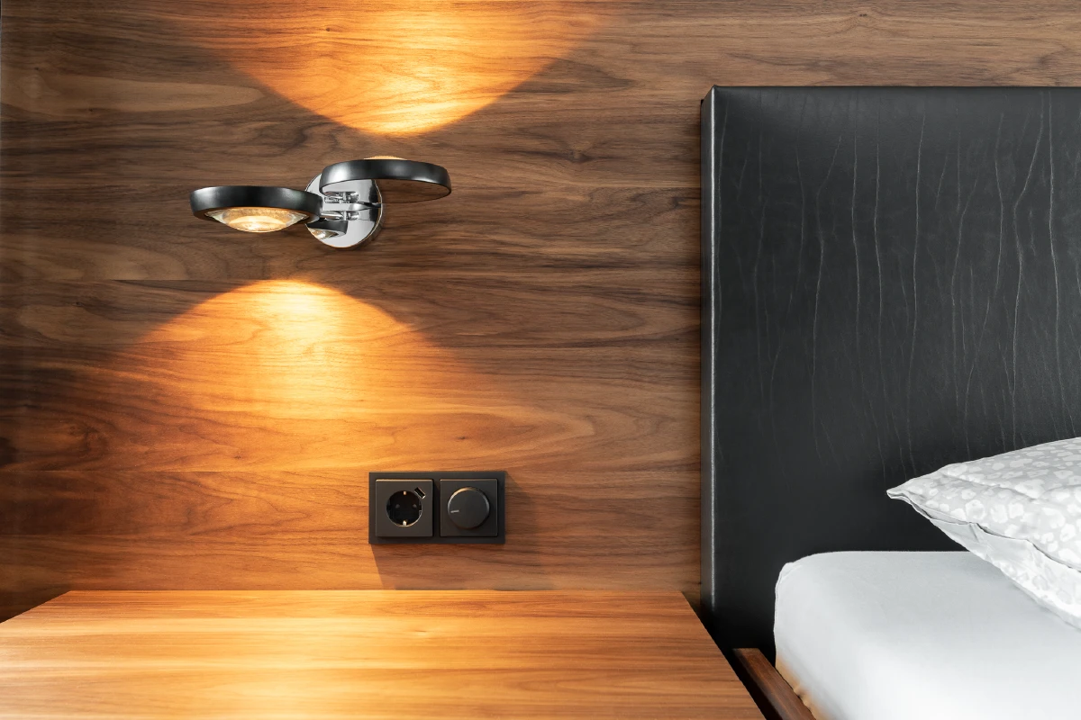 Close-up van ingebouwde bedlamp Nautilus