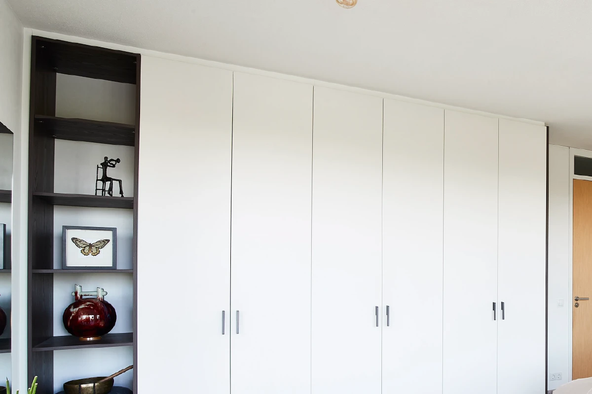 Inbouw draaideurkast tot plafond