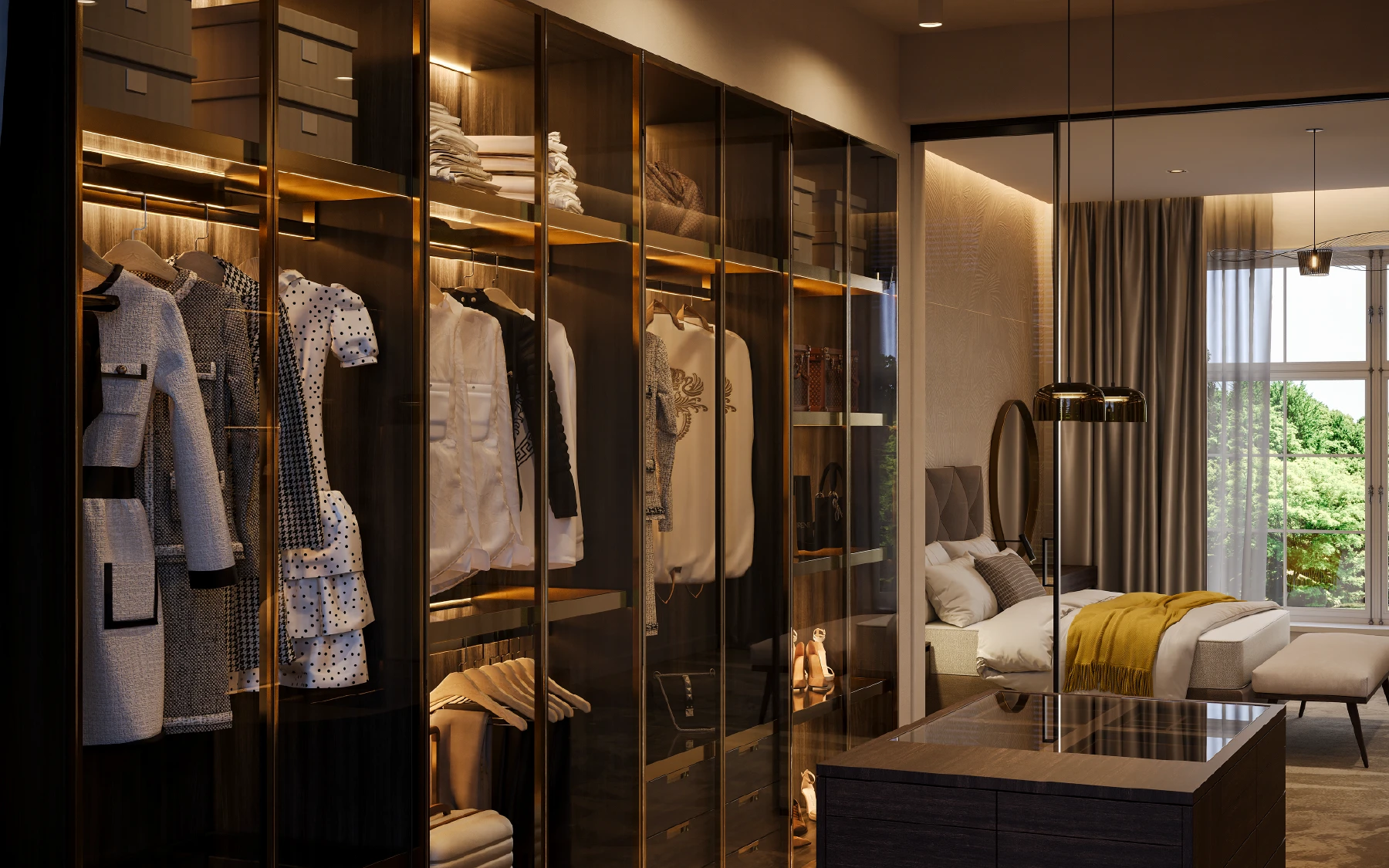 Inloopkast met glazen deuren naast luxe slaapkamer met Finotôre bed