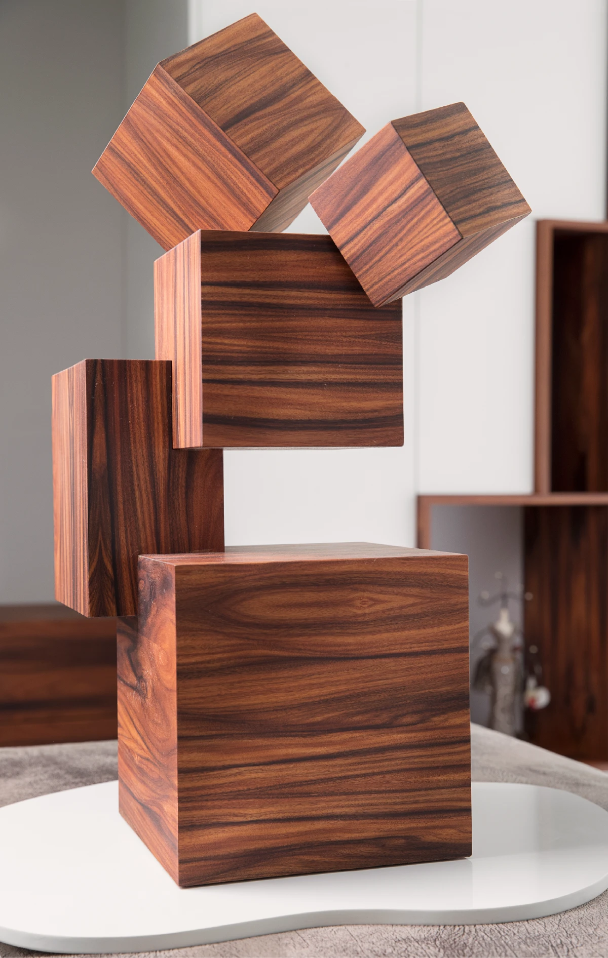 Klein object gemaakt van resthout