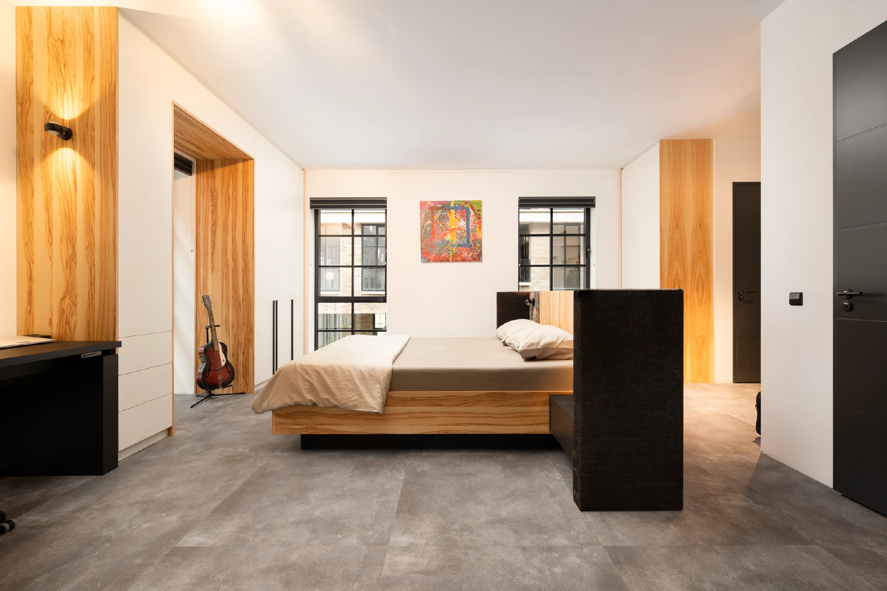 Loft slaapkamer met houten design bed