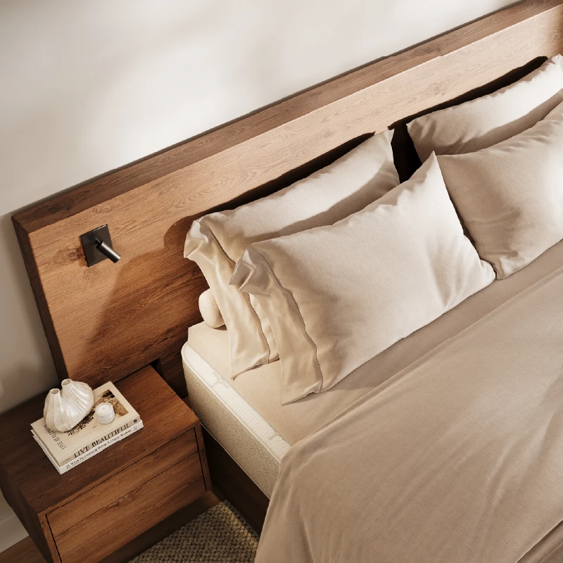 Ingebouwde bedlampen in het houten hoofdpaneel