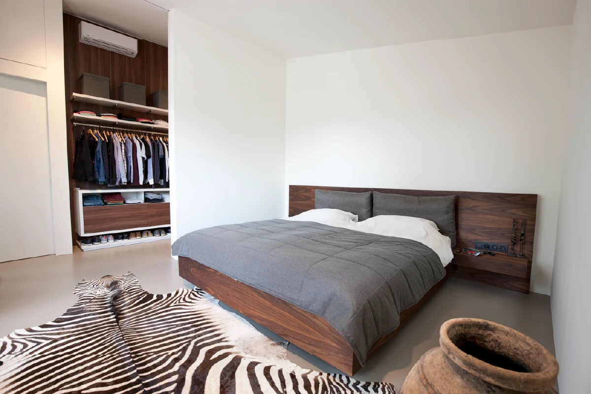 Design bed op maat van notenhout