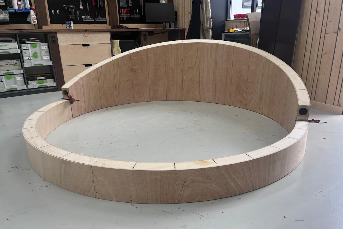 Productie van het ronde bed frame