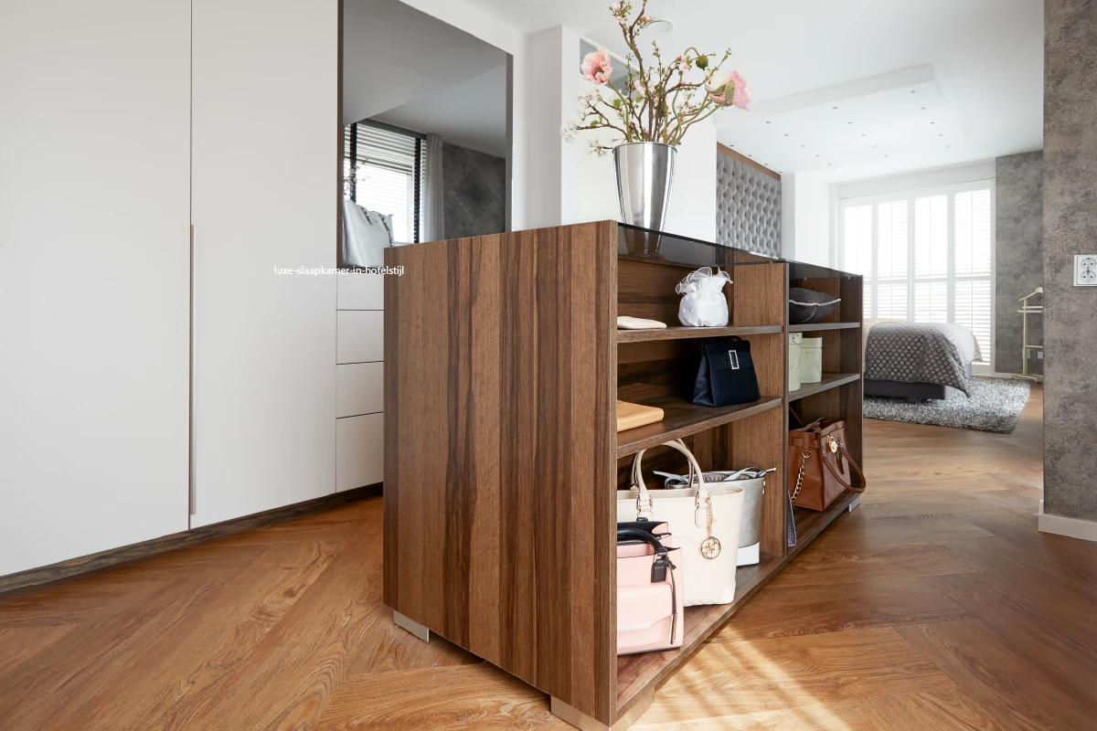 Room divider met open vakken