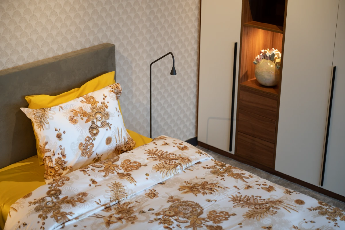 Twijfelaar bed in slaapkamer