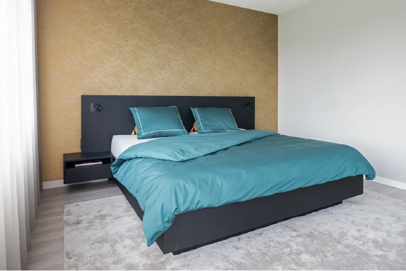 Zwart houten design bed