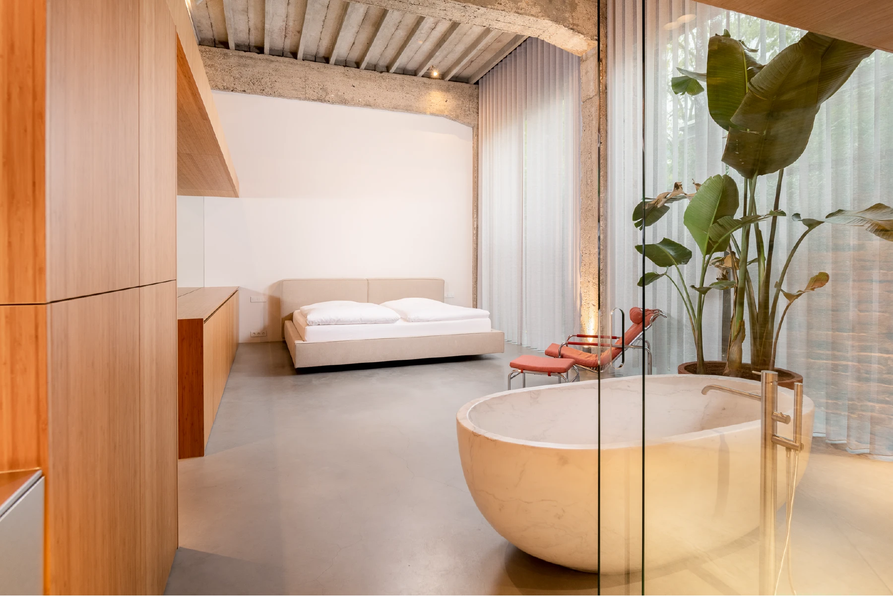 Zwevend design bed 200x220